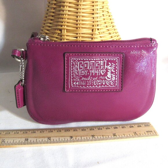 COACH POPPY AUBERGINE COLOR PATENT LEATHER WRISTLET + COACH TAG - Picture 2 of 5